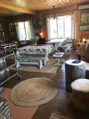 Paeivin Pirtti - Pirttikahvila Ja B&B 洛斯托 外观 照片